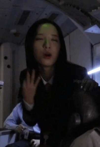 승무원이 된 우주소녀 보나.gif | 인스티즈