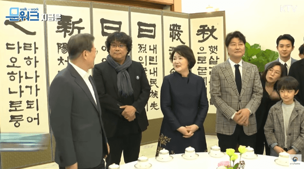 바로 옆에서 대통령님 말씀하시는 걸 보면서 저는 충격의 도가니에 빠졌습니다.gif | 인스티즈