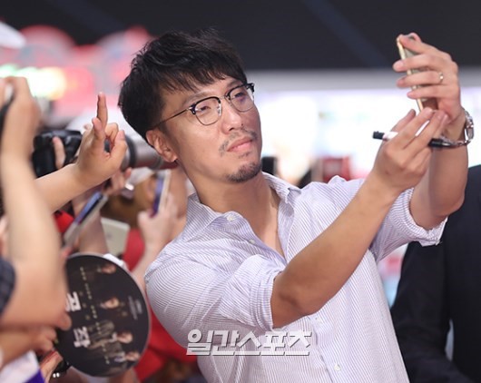 공작 쇼케이스에서 황정민 조진웅 이성민 주지훈.jpg | 인스티즈