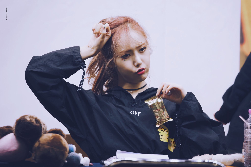 [여자친구] 통장이 텅장이 되어가고 있어서 신비 | 인스티즈