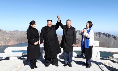 보고도 믿기지가 않아요 두 정상 내외와 백두산, 레알입니까!!! | 인스티즈