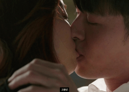 산으로 가는 스토리에 작가한테 빡친 팬들이 키스신 한 번으로 화 풀었던 소파 키스신 (달달주의) | 인스티즈