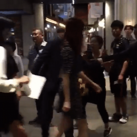 이별의 아침에 꽃을 장식하자 출근한 여자친구.jpg.gif | 인스티즈