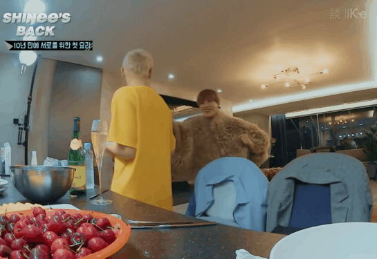 [샤이니] 형들이랑 요리 만들어 먹는 요알못 태민.jpgif | 인스티즈